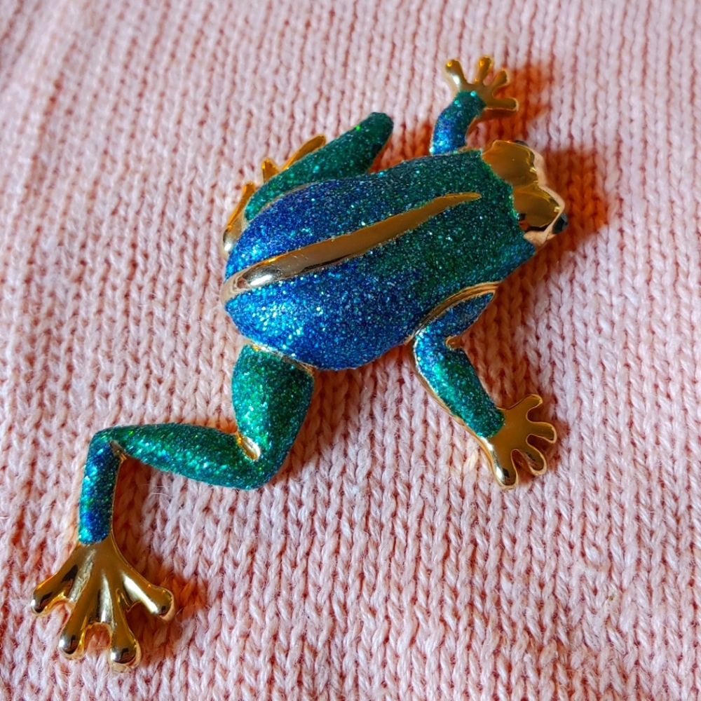 Unmarked Tree Frog Brooch